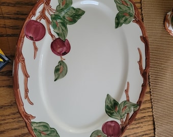 Serveerschaal met Franciscaans appelpatroon