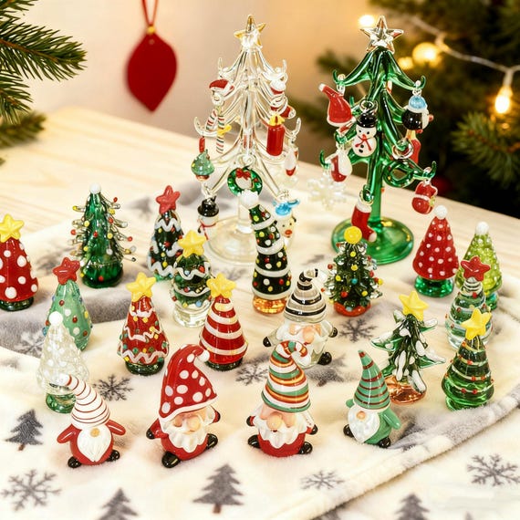 手作りのクリスマスステンドグラスツリーとガラスのサンタ、ミニ