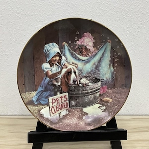 Plato de colección Tubs and Suds de Don Crook Children of the American Frontier