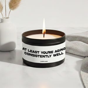 Candela per invecchiare bene, regalo di compleanno sarcastico per un amico, candela di compleanno divertente, complimento ambiguo