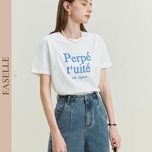 Camiseta holgada con letras bordadas: camiseta informal de verano con cuello redondo para mujer