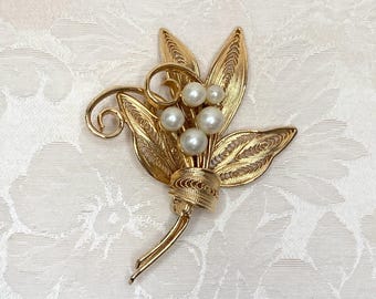 Vintage Corocraft Gold Leaf Brooch – Signed 1950s Faux Pearl Pin with Textured Filigree Finish