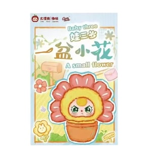 Puede incluir: Ilustración colorida de un personaje con forma de flor en una maceta, con el texto "Baby three" y "A small flower". El personaje tiene un centro amarillo y pétalos rosas, con una expresión linda y ligeramente gruñona.