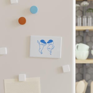 Puede incluir: Un juego de tres tazas de cerámica con un acabado moteado y mate. Las tazas son de color crema, gris claro y gris oscuro. Cada taza tiene un diseño simple y minimalista, ideal para café o té.