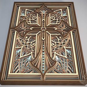 Puede incluir: Una obra de arte mural de madera en capas con un dise&ntilde;o de cruz detallado. La obra utiliza varios tonos de marr&oacute;n, beige y azul claro, creando un efecto tridimensional. La cruz es el foco central, con patrones intrincados.