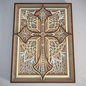 Puede incluir: Una obra de arte mural de madera en capas con un dise&ntilde;o de cruz detallado. La obra utiliza varios tonos de marr&oacute;n, beige y azul claro, creando un efecto tridimensional. La cruz es el foco central, rodeada de intrincados patrones geom&eacute;tricos.