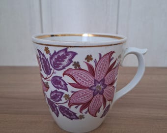Copa ucraniana vintage con ribete dorado