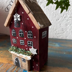 Holzhaus aus Altholz, Winterhaus, Weihnachten, Wohndeko, Tischdeko, von Hand bemalt, 1 Häuschen