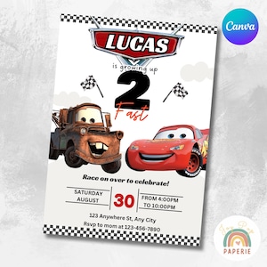 Può includere: Un invito di compleanno con i personaggi di Cars, Cricchetto e Saetta McQueen. L'invito include il nome "Lucas", il numero "2" e la frase "is growing up fast". Sono inclusi anche la data e l'ora della festa.