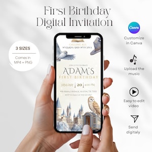 Puede incluir: Una invitación digital para un primer cumpleaños, mostrada en un smartphone. La invitación incluye el texto "First Birthday Digital Invitation" y "Calling All Wizards and Witches". La invitación incluye el texto "Adam's First Birthday" y la fecha y hora. Personalizable en Canva.