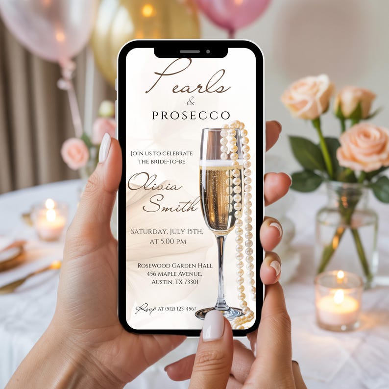 K&ouml;nnte beinhalten: Ein Smartphone zeigt eine digitale Einladung f&uuml;r eine Hochzeitsfeier. Die Einladung zeigt den Text "Pearls & Prosecco" &uuml;ber einem Sektglas mit einer Perlenkette. Die Einladung enth&auml;lt den Namen der Braut, Datum, Uhrzeit und Veranstaltungsort.