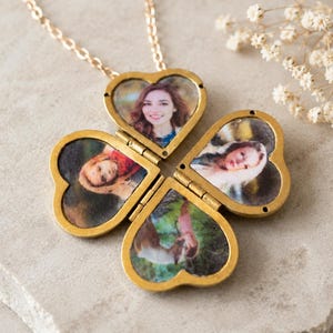 Collar con medallón de foto familiar, collar de trébol de latón dorado, collar con medallón de corazón abierto, joyería familiar, regalo personalizado para mamá y esposa.