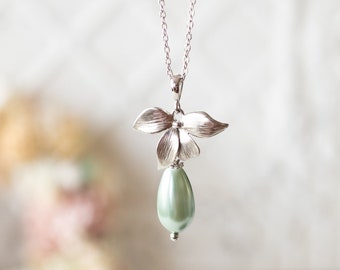 Sage Green Teardrop Pearl Necklace, Soft Green Light Green Pearl Silver Flower Pendant Necklace, Sage Green Wedding Jewelry, Bridesmaid Gift