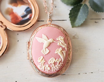 Hummingbird Locket Necklace, Pink Hummingbird Cameo Necklace, Rose Gold Oval Locket, Perosnalized Photo Locket, Gift for Mom Grandma Wife