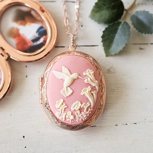 Hummingbird Locket Necklace, Pink Hummingbird Cameo Necklace, Rose Gold Oval Locket, Perosnalized Photo Locket, Gift for Mom Grandma Wife