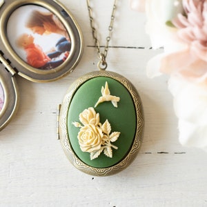 Hummingbird Cameo Locket Necklace, Hummingbird Necklace, Humming Bird Hummingbird Jewelry, Personalized Photo Locket, Gift for Mom Grandma