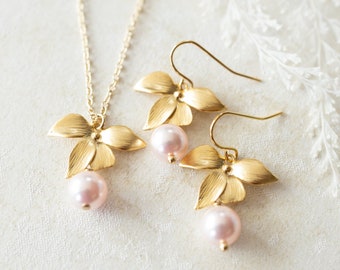 Blush Pink Pearl Necklace Earrings Set, Light Pink Pearl, Blush Pink Pearl Jewelry, Gold Flower Necklace, Blush Pink Wedding Bridal Jewelry