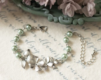 Sage Green Pearls Bracelet, Silver Flowers Adjustable Bracelet, Sage Green Wedding Jewelry, Bridal Bracelet, Bridesmaid Gift, Gift for Women