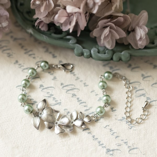 Sage Green Pearls Bracelet, Silver Flowers Adjustable Bracelet, Sage Green Wedding Jewelry, Bridal Bracelet, Bridesmaid Gift, Gift for Women
