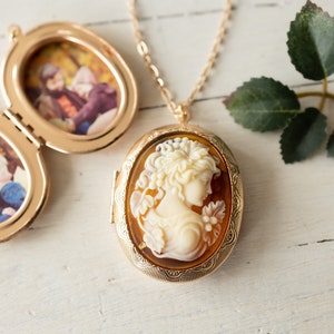 Victorian Lady Cameo Locket Necklace, Large Oval Gold Photo Locket Necklace, Personalized Gift for Women Mom Wife Girlfriend