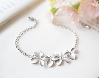 Silver Flowers Bracelet, Bridal Bracelet, Silver Bridal Jewelry, Bridesmaid Bracelet, Flower Girl Bridesmaid Gift, Adjustable Bracelet