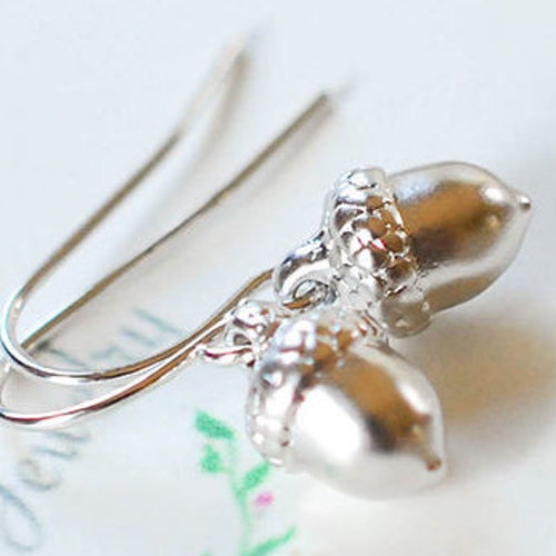 Silver Acorn Earrings, Fall Jewelry, Autumn Jewellery, Gift for her, mom, sister, daughter, girlfriend, BFF, Gift under 25
