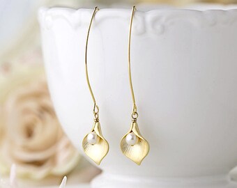 Gold Calla Lily Earrings with pearls, Calla Lily Jewelry, Bridal Earrings. Wedding Jewelry. Gift for Mom Wife Girlfriend Sister