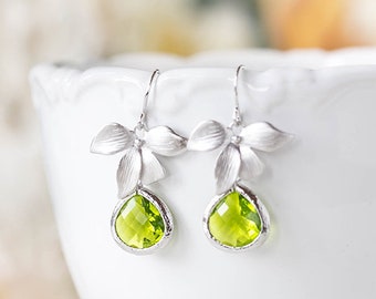 Peridot Green Earrings in Silver, August Birthstone Jewelry, Birthday gift for Her, Green dangle earrings, Green wedding bridesmaid gift