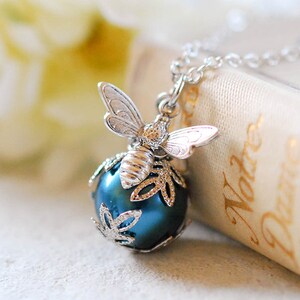 Blue Pearl Pendant Silver Honey Bee Charm Necklace, Bee Jewelry, Jewelry Gift for Bee Lover Mom Grandma Sister, Gift for Her