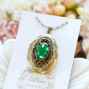 Emerald Green Vintage Jewel Photo Locket Necklace, Antique Gold Oval Floral Locket, May Birthstone Birthday Gift for Mom Wife Daughter