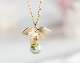 Sage Green Pearl Gold Flower Necklace, Sage Green Wedding Jewelry, Bridesmaid Gift, Bridal Necklace, Birthday Gift for Mom for Her