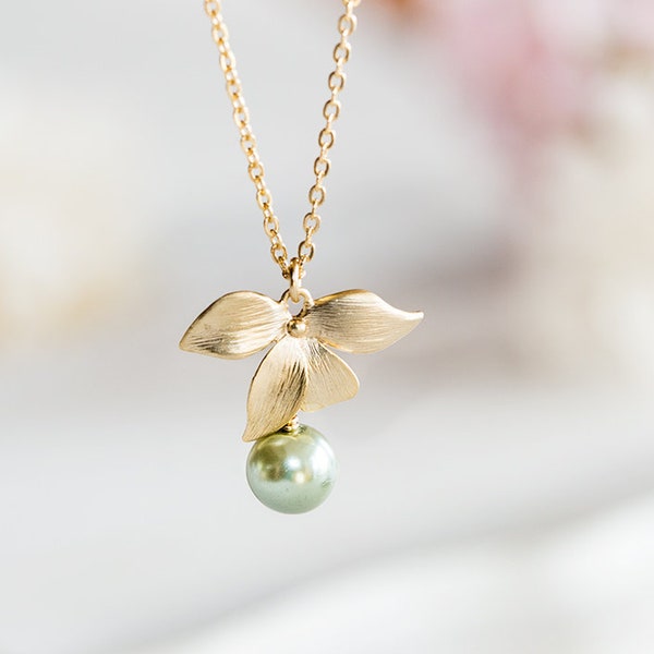 Sage Green Pearl Gold Flower Necklace, Sage Green Wedding Jewelry, Bridesmaid Gift, Bridal Necklace, Birthday Gift for Mom for Her