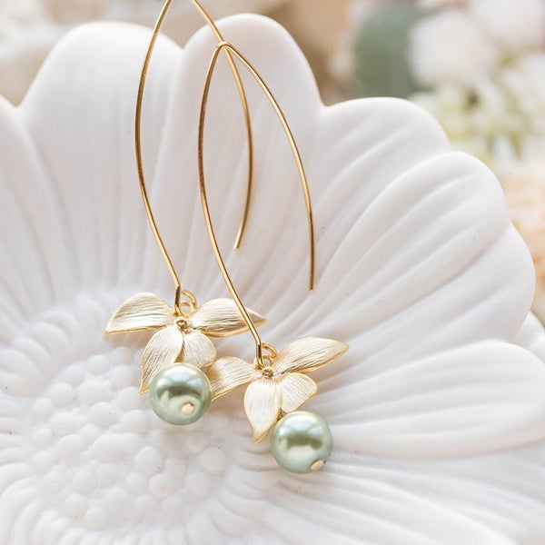 Sage Green Pearl Earrings with Gold Flower, Olivine Sage Green Wedding Bridal Earrings, Gift for Wife Girlfriend Mom daughter sister for her