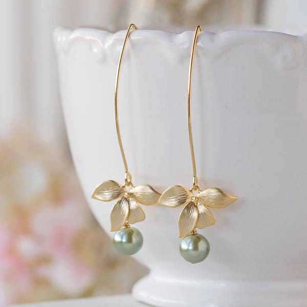 Boucles d'oreilles fleur d'orchidée or perle vert sauge, boucles d'oreilles de mariée mariage sauge vert olive, boucles d'oreilles de demoiselle d'honneur, cadeau pour elle, cadeau pour femme