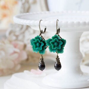 Emerald Green Earrings, Dark Green Flower Black Teardrop Pearl Dangle Earrings, Emerald Green Wedding, Leaverback Earrings, Gift for Her