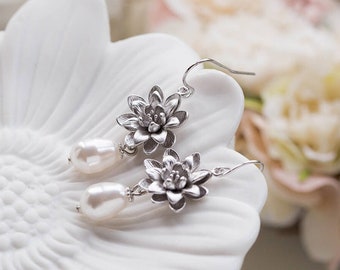 Silver Bridal Earrings, White Teardrop Pearl Earrings, Wedding Jewelry, Bridesmaid Gift, Bridesmaid Earrings, Maid of Honor Gift