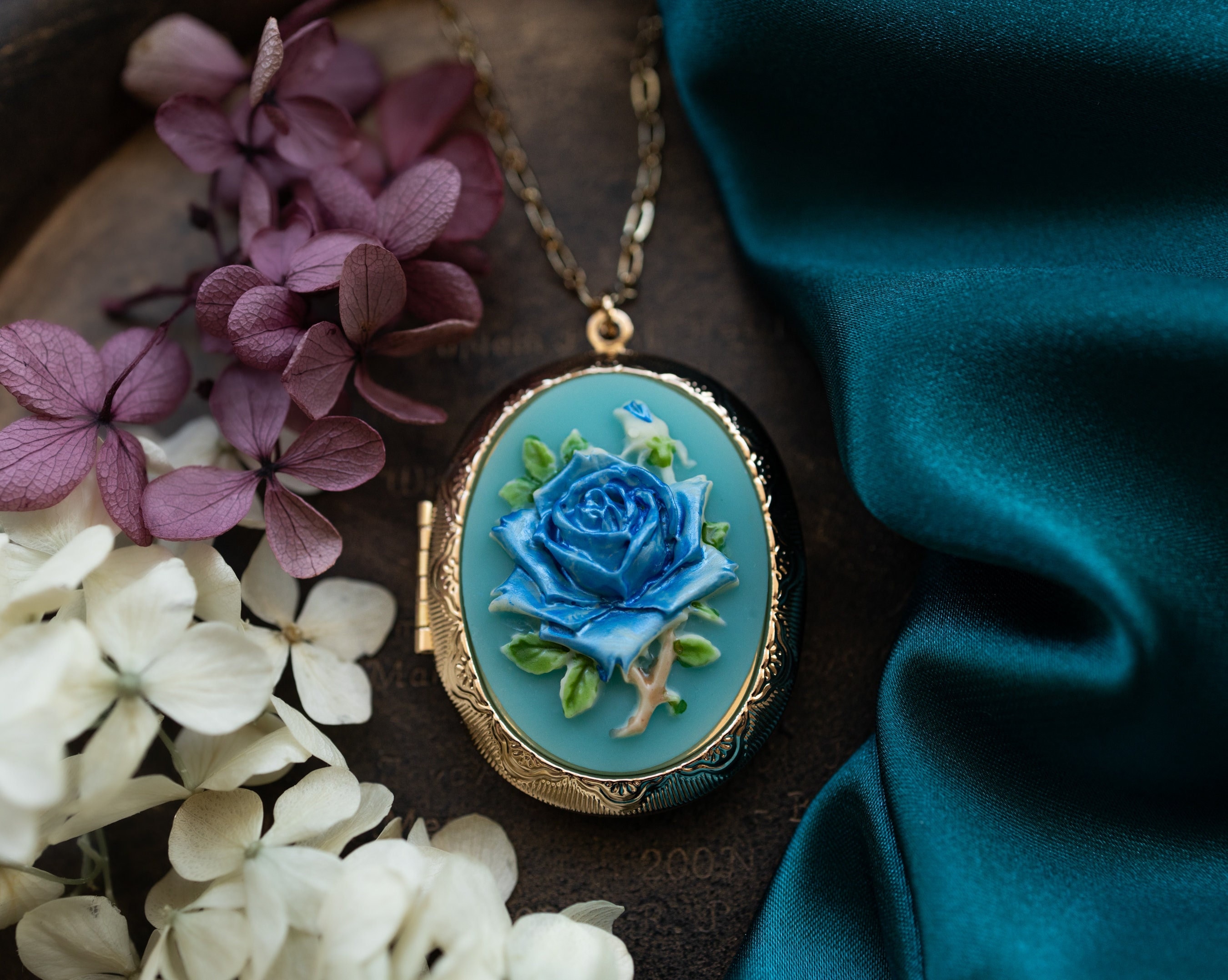 Blue Rose Cameo Locket Necklace: Personalized Photo, Victorian Style