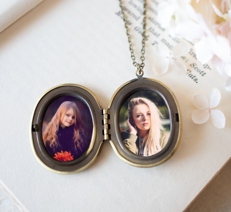 Pink Gladiolus Flower Cameo Locket Necklace, Personalized Photo Locket Necklace, Large Oval Brass Locket, Gift for Wife Girlfriend Mom image 3