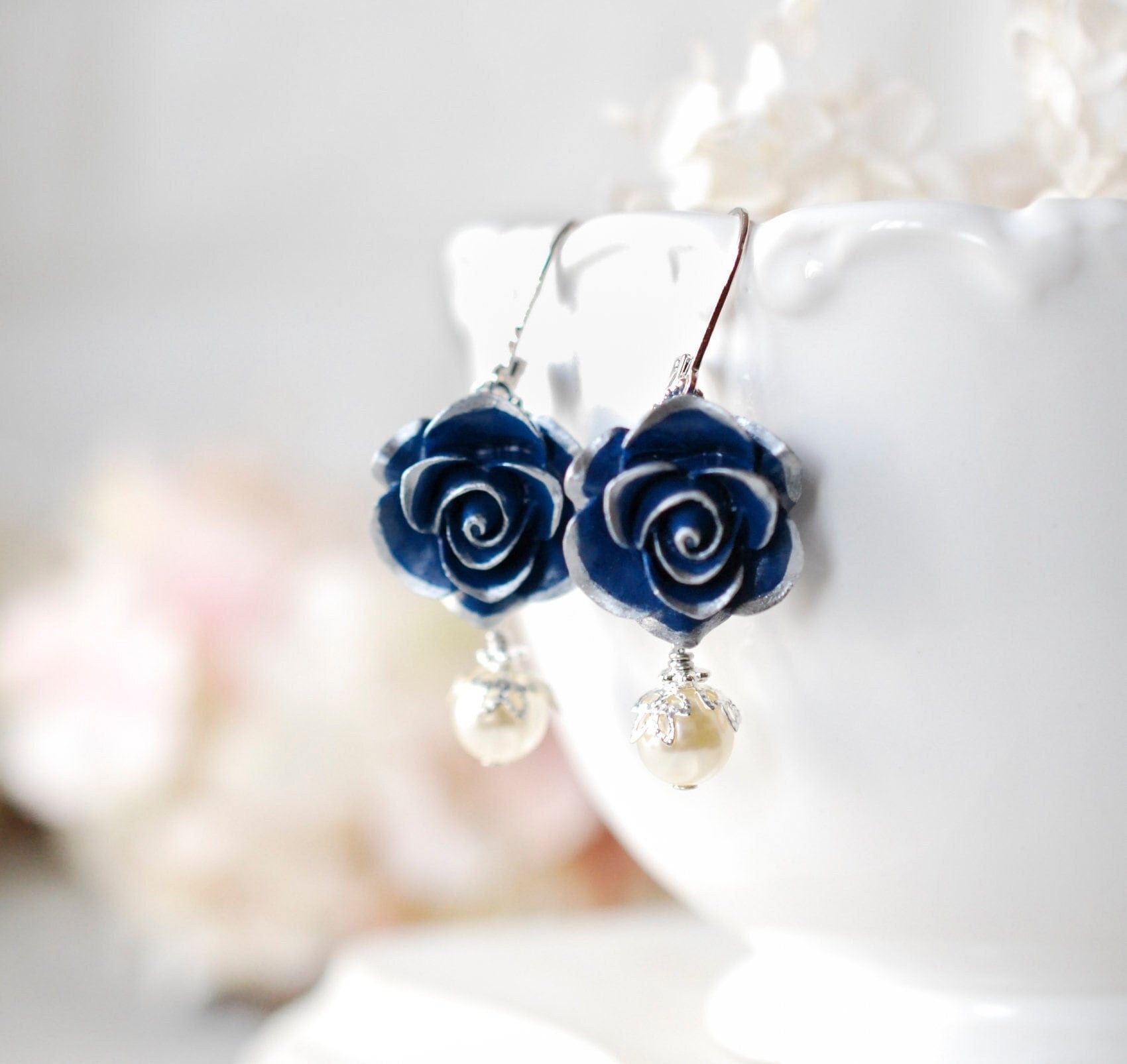 Orecchini Gancio IN Lega Blu Con Perle Blu Alla Moda (Coppia