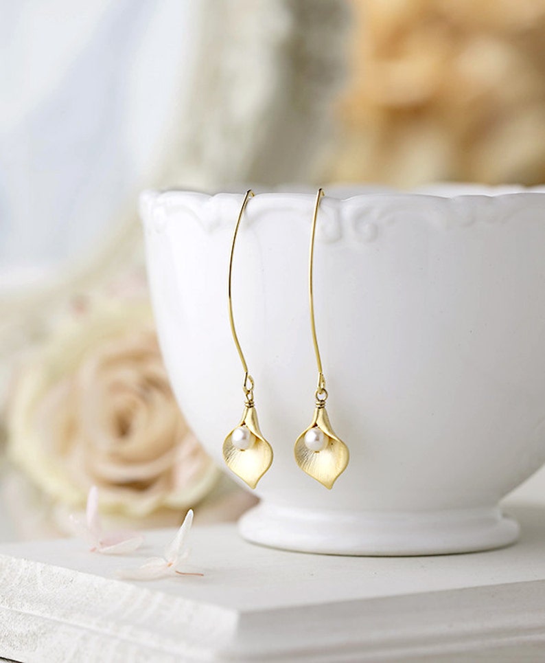 Gold Calla Lily Earrings with pearls, Calla Lily Jewelry, Bridal Earrings. Wedding Jewelry. Gift for Mom Wife Girlfriend Sister image 1