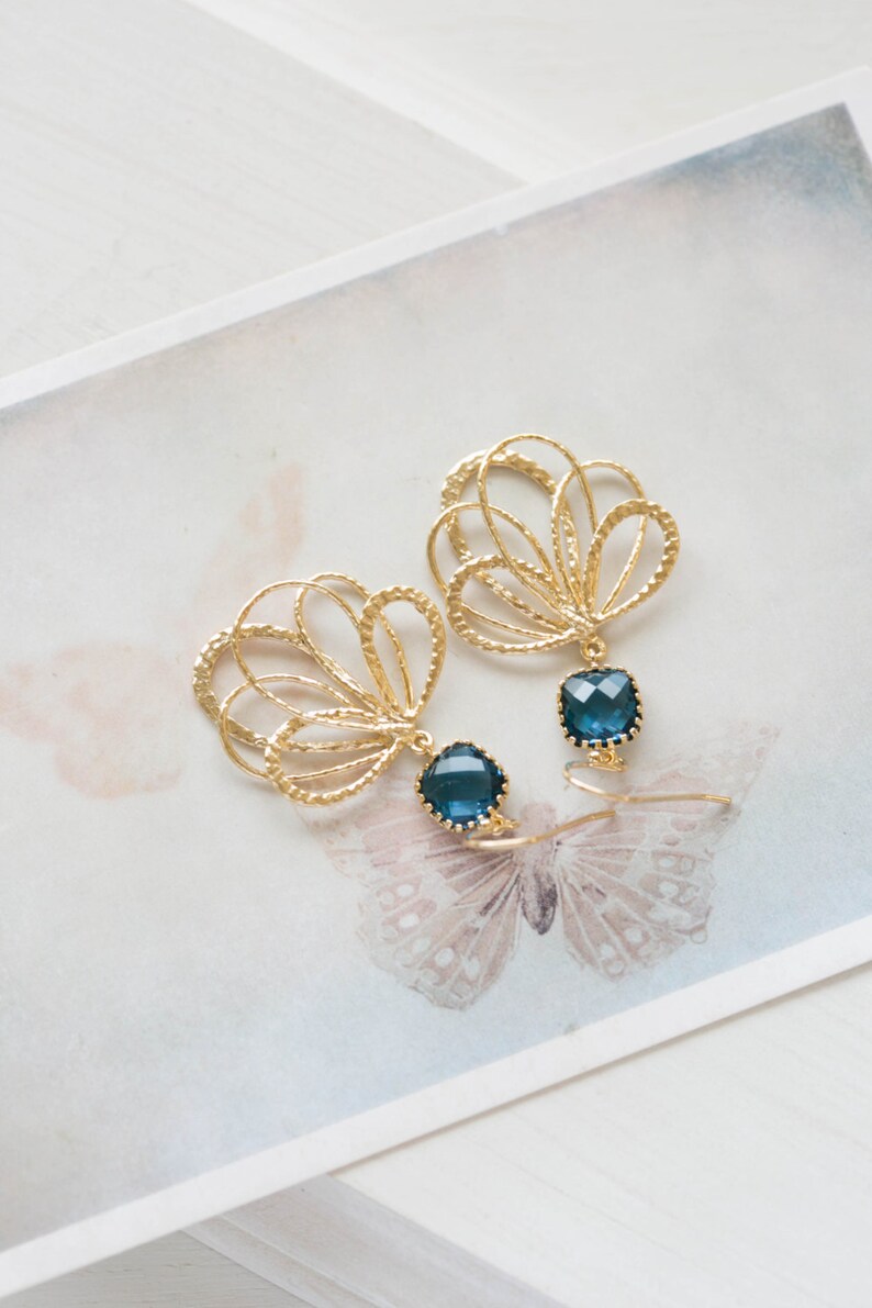 Gold Filigree Navy Blue Dangle Earrings Sapphire Blue Montana Blue Glass Gold Chandelier Earrings Navy Blue Wedding Bridesmaids Earrings