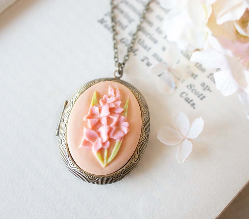 Pink Gladiolus Flower Cameo Locket Necklace, Personalized Photo Locket Necklace, Large Oval Brass Locket, Gift for Wife Girlfriend Mom image 2