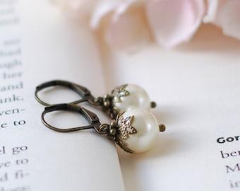 Cream White Pearl Earrings, Ivory Pearl Earrings. Vintage Wedding Bridesmaid Earrings, Bridal Pearl Earrings, Wooldland Wedding Jewelry