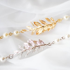 Cream White Pearl Bracelet in Gold and Silver, Leaf Bracelet, Bridal Bracelet, Wedding Jewelry, Maid of Honor Gift, Bridesmaid Gift