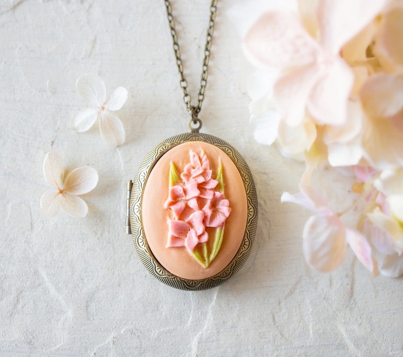 Pink Gladiolus Flower Cameo Locket Necklace, Personalized Photo Locket Necklace, Large Oval Brass Locket, Gift for Wife Girlfriend Mom image 7