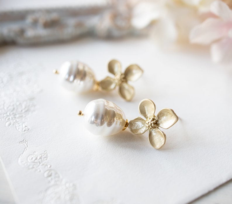 Baroque Pearl Earrings, White Pearl Earrings, Teardrop Pearl Earrings, June Birthstone Jewelry, Wedding Bridal Earrings, Bridesmaid Gift image 3