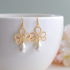 Matte Gold Textured Swirly Filigree Cream Ivory Teardrop Pearl Earrings. Gold and Ivory pearl bridal Earrings, Bridesmaid Gift