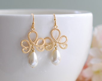 Matte Gold Textured Swirly Filigree Cream Ivory Teardrop Pearl Earrings. Gold and Ivory pearl bridal Earrings, Bridesmaid Gift