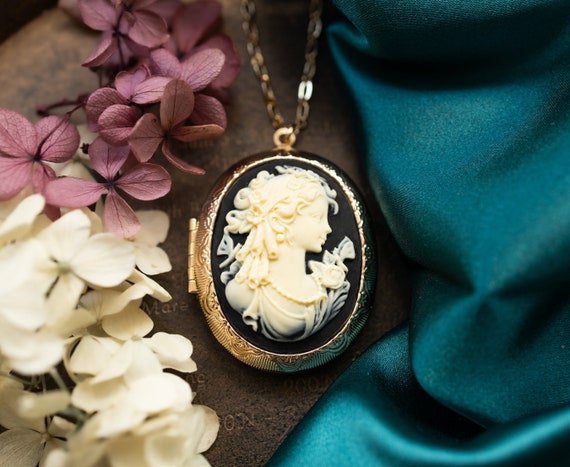 Collana Porta Foto Personalizzata Zysta - Medaglione Ovale Con 2 Foto, Fiore Nascita E Incisione Nome