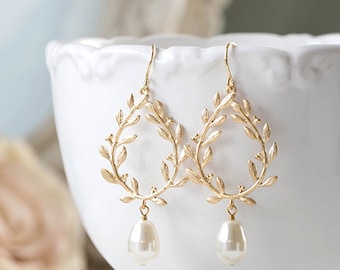 Laurel Wreath Earrings. Cream White Teardrop Pearl Gold Laurel Wreath Earrings. Wedding Earrings, Bridal Earrings, Bridesmaids Gift